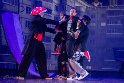 0e084e56 a6b8 420c 9c75 365e6e0b758c SHOWMAN-