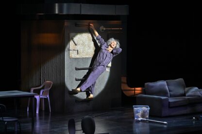 4 SHOWMAN-