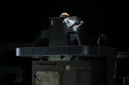 6 SHOWMAN-