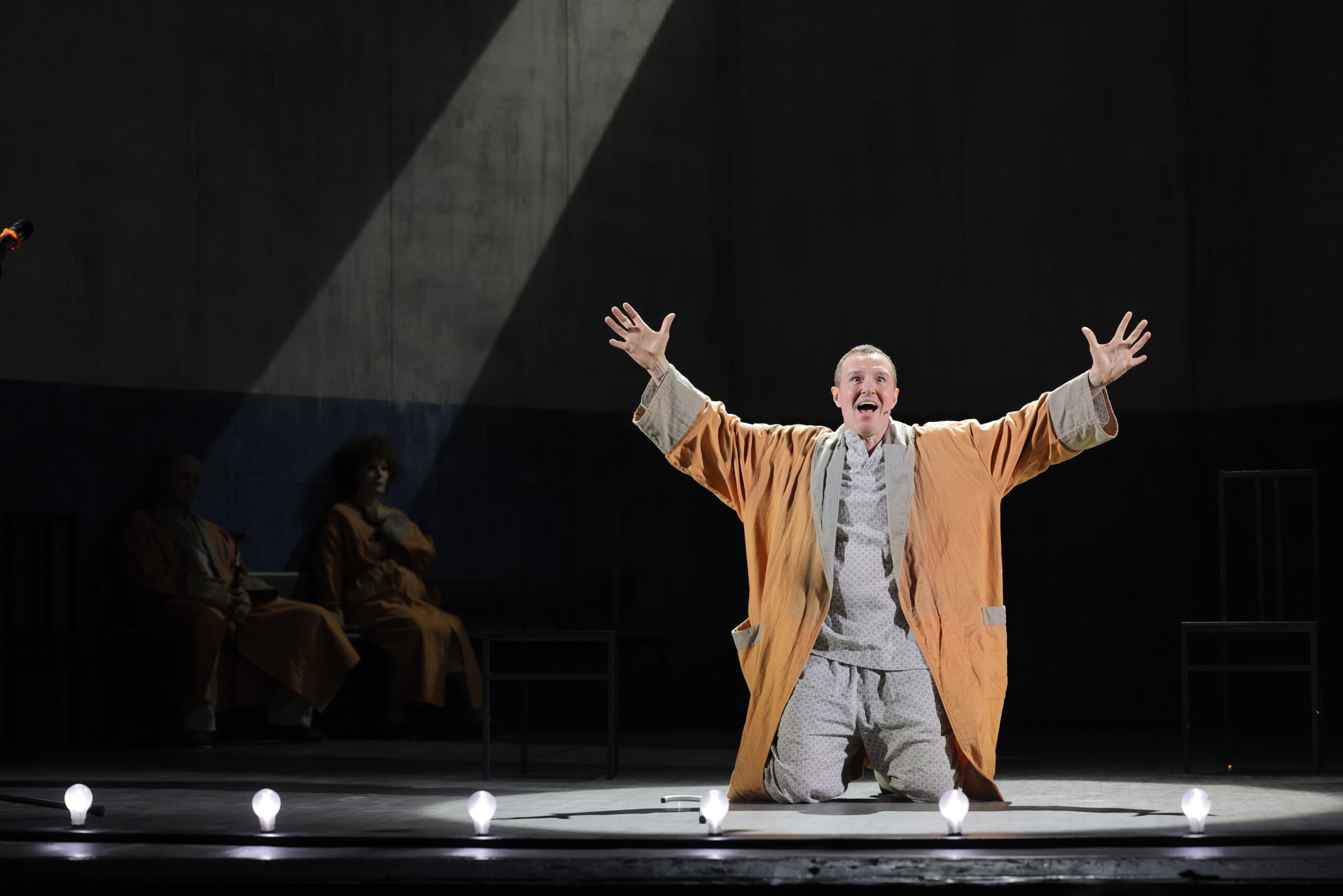 Спектакль-кабаре «ТОРГОВЦЫ РЕЗИНОЙ» — изображение 12